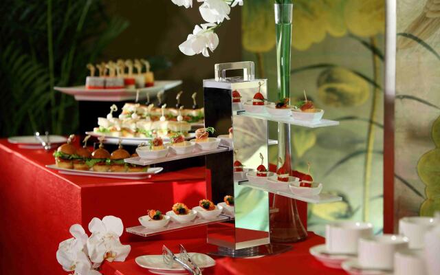 Holiday Inn West & East Century City