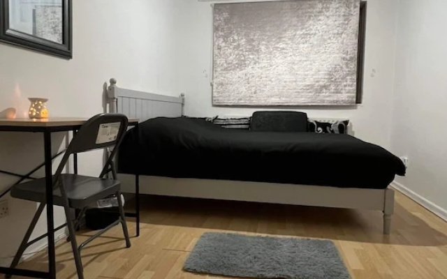 Room in House - Downtown Delight - Superior Double Room