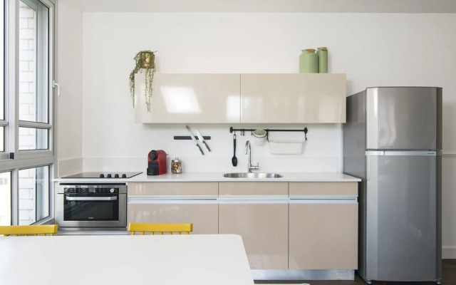 Bauhaus Boutique by TLV2rent