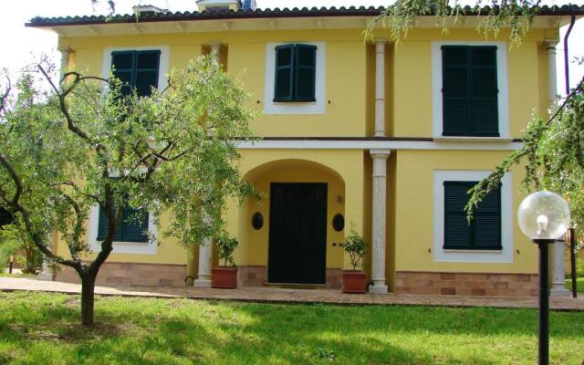 Villa with 4 bedrooms in Mogliano with private pool enclosed garden and WiFi 23 km from the beach