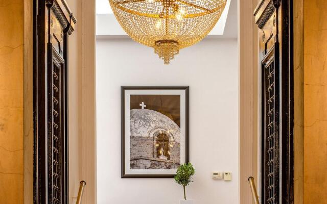 Art Pantheon Entire First Floor (Four-Bedrooms)