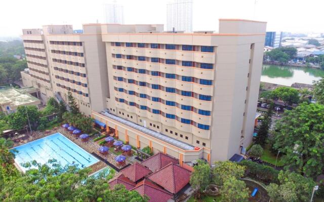 Sunlake Waterfront Resort and Convention