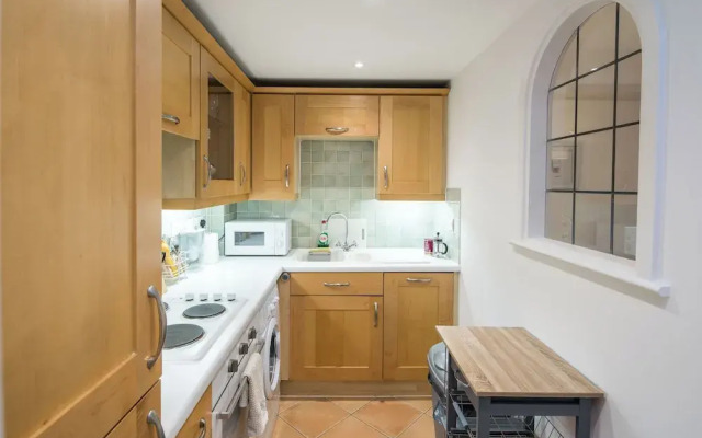 1BD Modern City Oasis: Near London Attractions