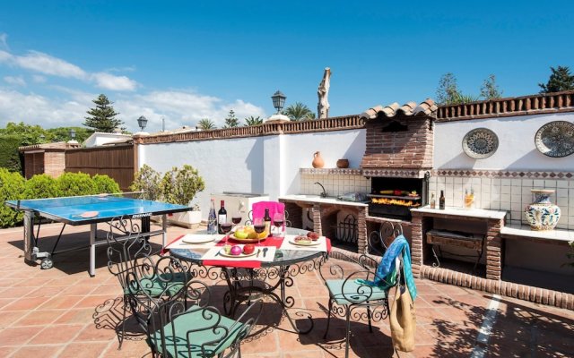 Villa With 5 Bedrooms in Estepona, With Private Pool, Enclosed Garden and Wifi - 500 m From the Beach