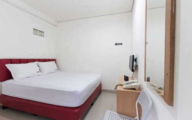 RedDoorz Plus @ Jalan Pemuda