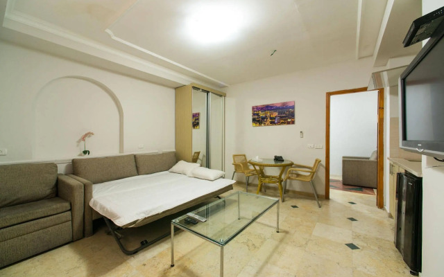 Royalty Suites
