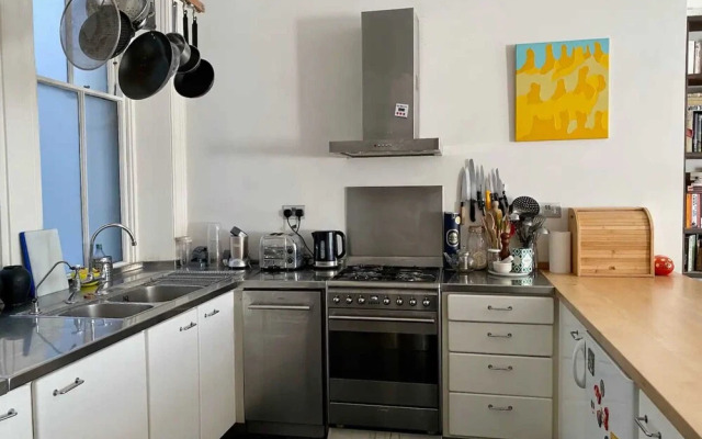 Spacious 2 Bedroom Flat in Central London
