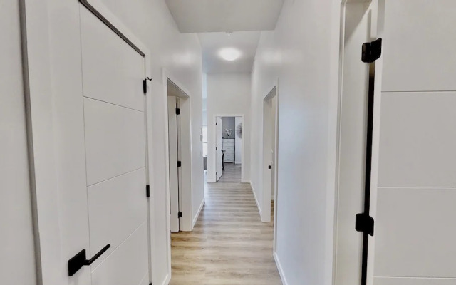 Brand New, Top Floor Condo Downtown