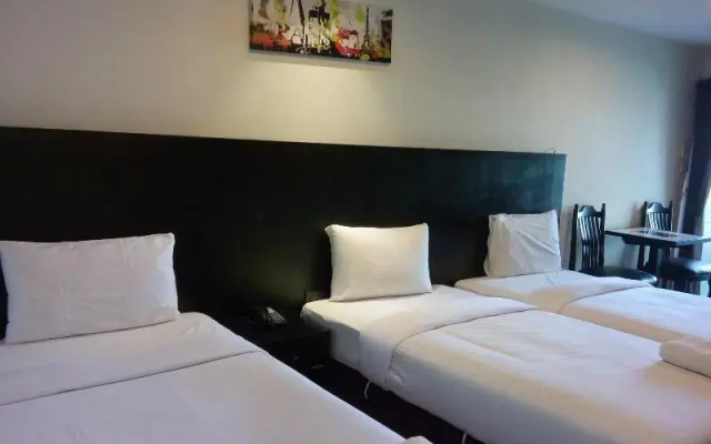 Formerly RedDoorz Premium near Ekkamai BTS Station