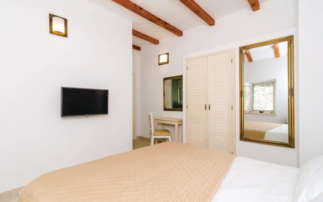 Stunning Home in Lovorno With Wifi and 5 Bedrooms