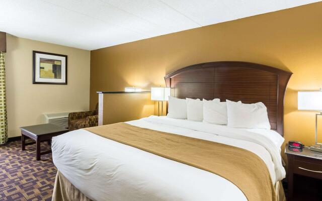 Quality Inn & Suites Arden Hills - Saint Paul North