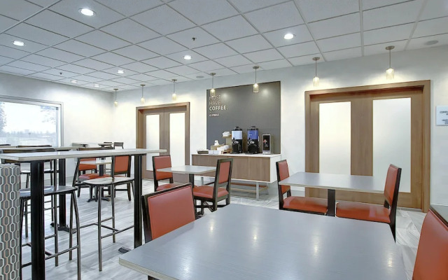 Holiday Inn Express Hotel & Suites Airport - Calgary