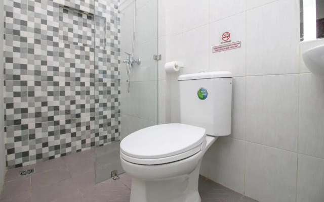 Kost M25 Hostel by Reddoorz