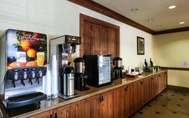 Mountain Inn & Suites Airport - Hendersonville