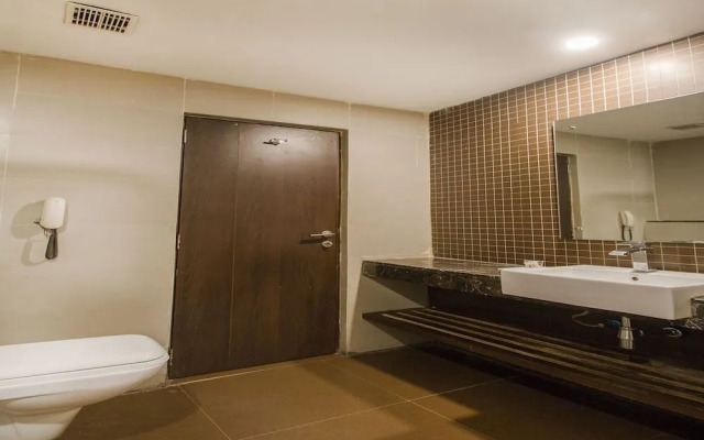 Kubeera Palace by OYO Rooms