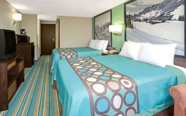 Super 8 by Wyndham Denver Stapleton