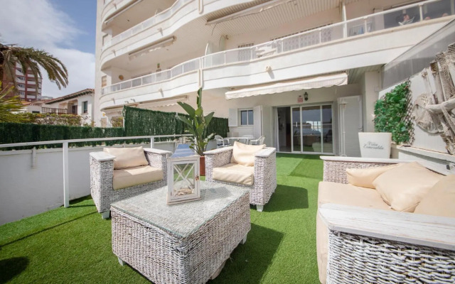 R126 Beachfront Apartment Sant Salvador