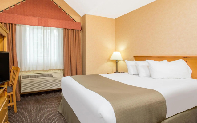 Canmore Inn & Suites