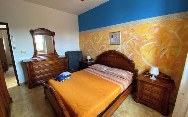 Apartment - Sleeps 5, Free Parking & Pet Friendl