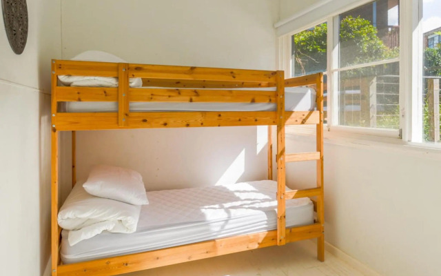 BOMBORA Gerroa 4pm check out Sundays