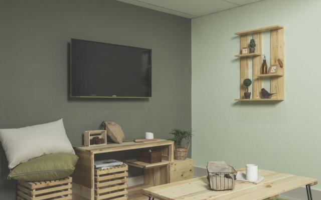 The Homee Cozy Modern Studio Apartment