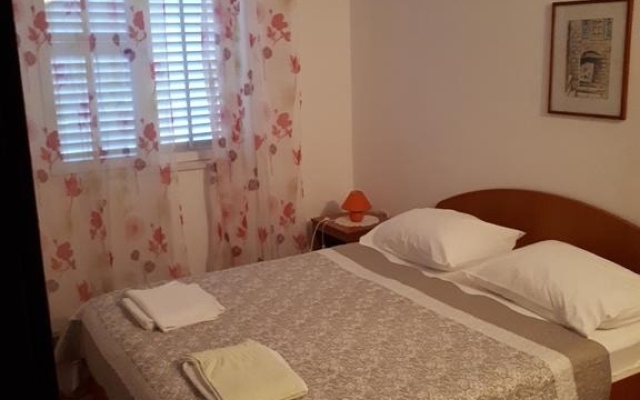 Apartment Vito - 10 m from sea: A1 Brodarica, Riviera Sibenik