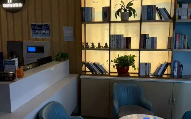 Yadu Light Luxury Hotel (Shanghai Jing'an Temple Changshou Road Subway Station)