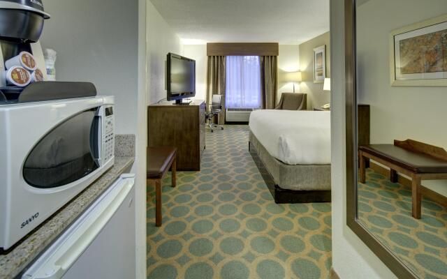 Holiday Inn Express Hotel & Suites Emporia, an IHG Hotel