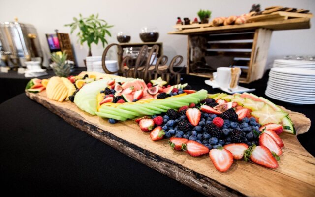 Cambridge Hotel and Conference Centre