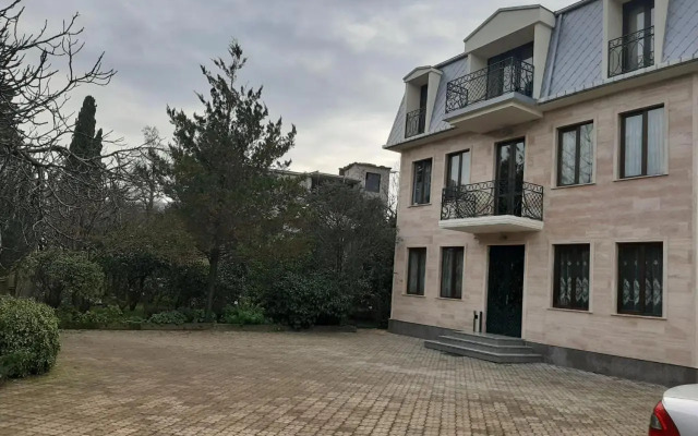 Lasha Guest House