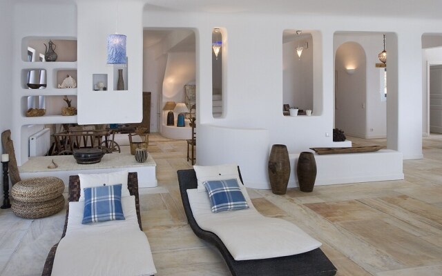 Seaside luxury villa by VillaRentalsgr