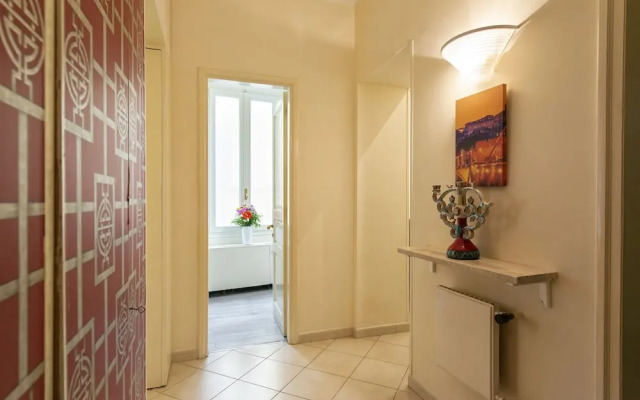 Rome Trevi Fountain Apartment