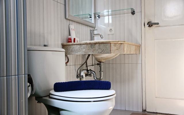 Classic Brawijaya Apartment with Pool View