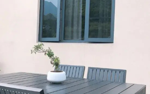 Anji semi-hidden b&B