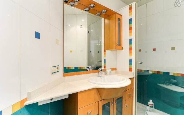 Luminous 2 Bedroom Next to Sagrada Familia