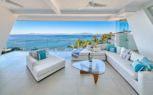 Luxurious 2BR Condo - Amazing Ocean View - Pool