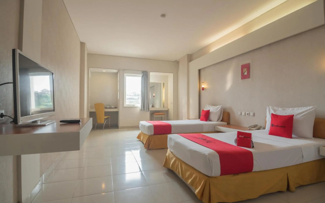 RedDoorz Plus near Kampung Gajah 3