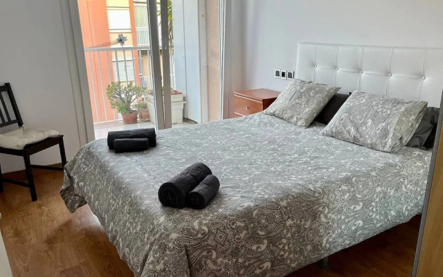 Amplio apartamento cerca FIRA y Centro