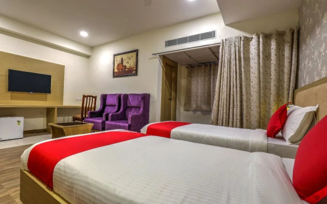 Rain Tr33 Hotel by OYO Rooms