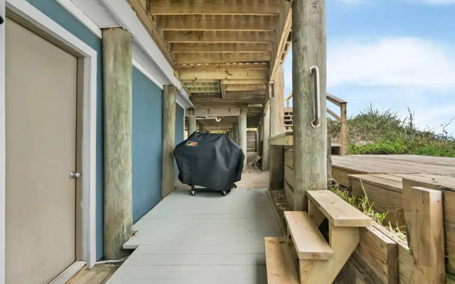 Oceanfront Blissful Sunrises Beach Gear BBQ