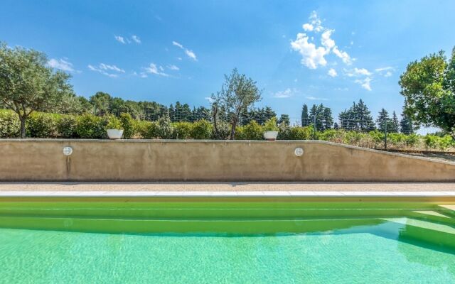 Cosy Holiday Home in Provence With Swimming Pool