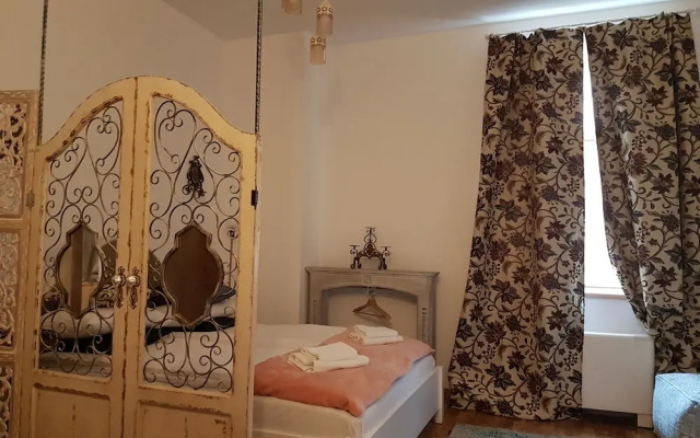 Balcescu Apartment 33