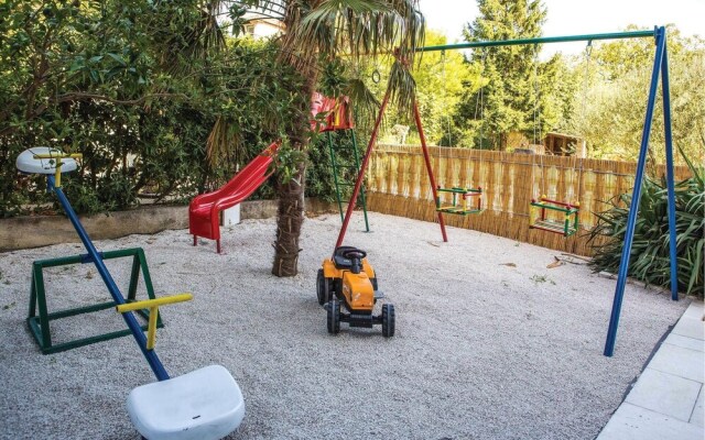 Beautiful Home in Kastel Stafilic With Wifi and 4 Bedrooms