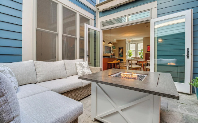 Vibrant Downtown Cincinnati Townhome w/ Sauna!
