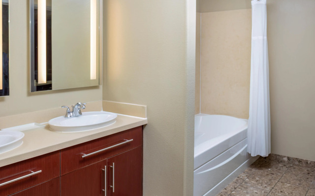 Staybridge Suites: Las Vegas - Stadium District by IHG