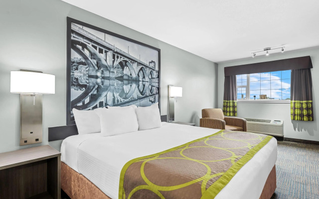 Super 8 by Wyndham Saskatoon Near Saskatoon Airport
