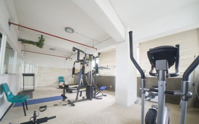 RedDoorz Apartment near Golden City Mall