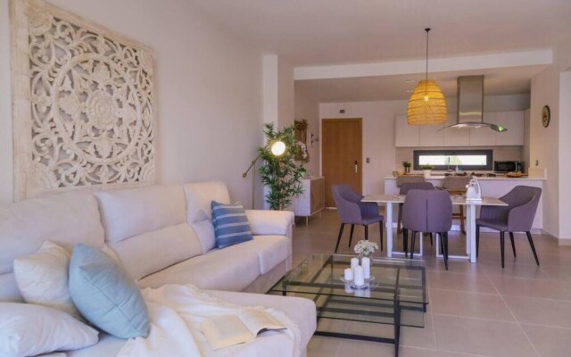 Spacious Modern Apartment With Private Picuzzi
