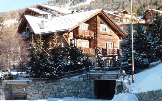 Chalet Snowflake