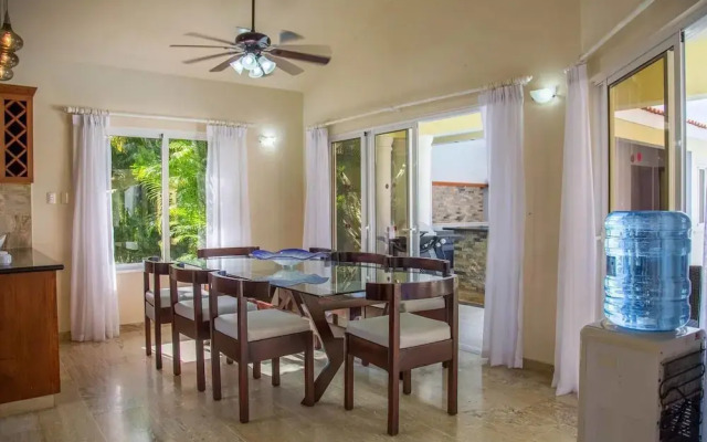Private Villa! All Bedrooms /w TVs and in Livingroom